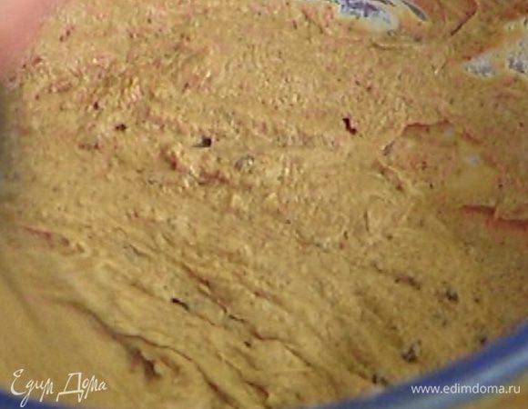 Ввести яйцо и еще немного взбить.