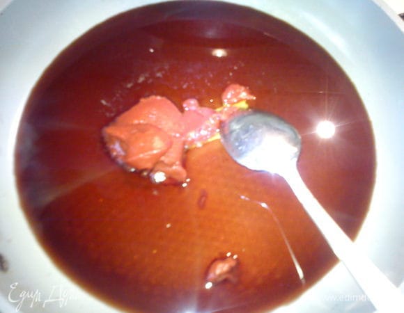 Смешать в сковороде все ингридиенты для соуса