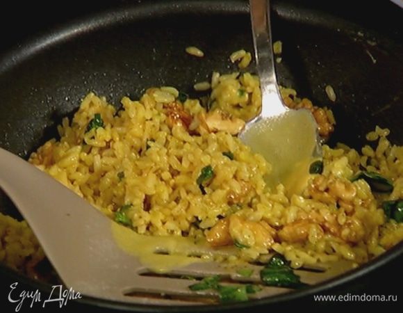 Теплый салат полить горчичной заправкой, перемешать.