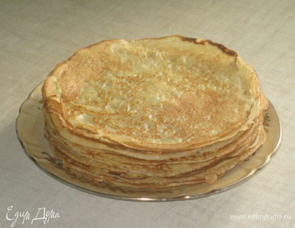 Яйцо разболтать вилочкой. Смешать молоко, дрожжи, сахар, соль, масло сливочное и ваниль. Перемешать смесь до однородности, добавить муку порциями. И каждый раз хорошо вымешивать вилочкой. Укутать в полотенце и оставить на 1 час в тёплом месте.
