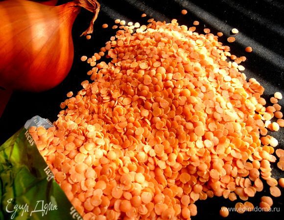 Не буду повторяться...Диана и так хорошо рассказала про ценные качества чечевицы в своём посте...http://www.edimdoma.ru/posts/5474...Скажу только,что к чечевице меня с детства приучила моя мудрая мама,когда во времена дефицита она разнообразила наши гарниры тушёной в скороварке бурой чечевицей! Поэтому я легко перенесла этот опыт в свою семью!