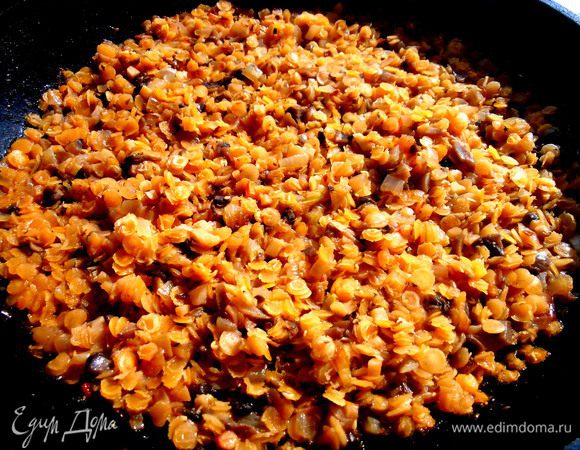 Через 10 минут получаем совершенно готовое к употреблению блюдо! Можно на этом остановиться... (это очень вкусно, поверьте!) Но для большего эффекта придадим блюду вид привычных котлеток!