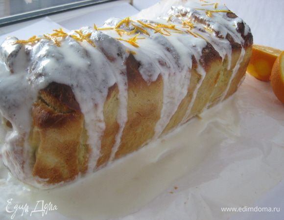 Гармошку вынимаем из формы, немного остужаем и поливаем сырной заливкой.