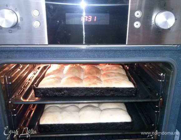 Выпекаем в духовке, при температуре 160-180 градусов примерно 20-30 мин.!