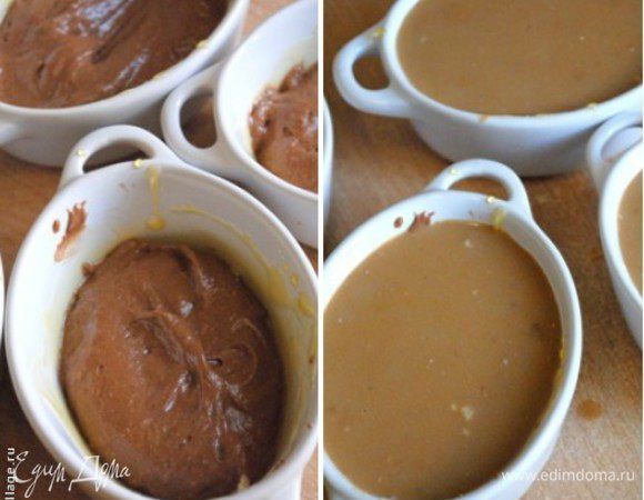 Должна заметить, что на вкус этот бисквит просто превосходный! Можно этот рецепт использовать для выпечки тортов.
Флан: слегка взбейте яйца, добавьте сгущенку, перемешайте. Подмешайте какао и молоко.
Не взбивайте! Просто перемешивайте. Если массу перенасытить кислородом, то флан не получится.
Сверху застывшей карамели положите бисквитное тесто так, чтобы оно заняло примерно четверть объема формочки.
Сверху, немного не доходя до краев налейте будущий флан.