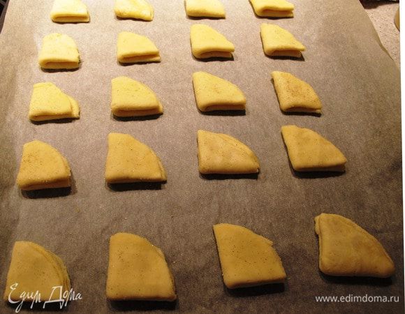 Запекать в духовке минут 15-20 при температуре 160-180 градусов. Главное не пересушить! Как печенье покоричневеет - готово. Перед подачей посыпать сахарной пудрой. Приятного аппетита!