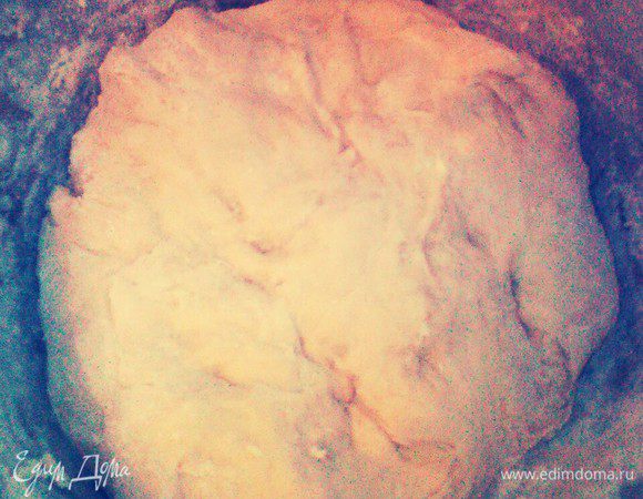 Добавить муку,  растопленное сливочное масло и яйца, вымесить тесто. Дать подойти 1 час. 