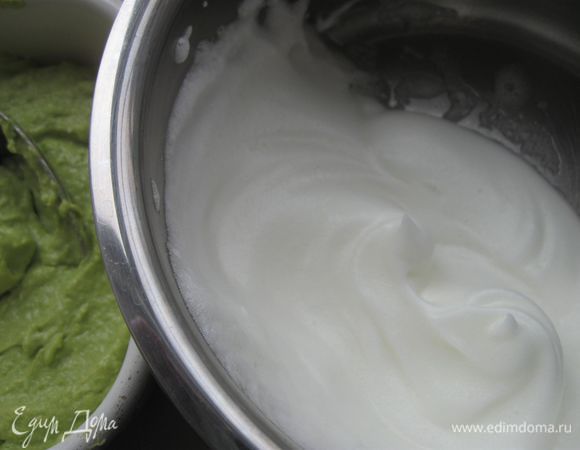 Белки  взбить, аккуратно подмешать к основной массе.

