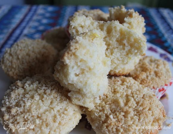 Смешиваем все сухие составляющие. Муку не забываем просеять. 