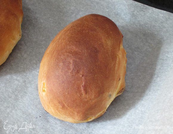 Выпекать булочки  в разогретой до 180 °С духовке 18-20 минут.