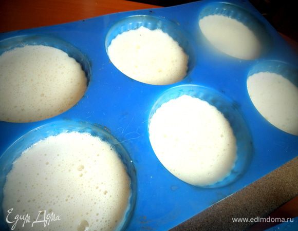 Разливаем сразу по формочкам...