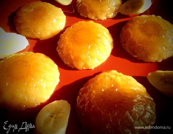 Утром переворачиваем формочки,аккуратно вынимаем наши банановые "зефирки"...