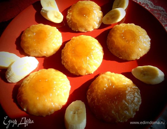 Украшаем ломтиками банана...