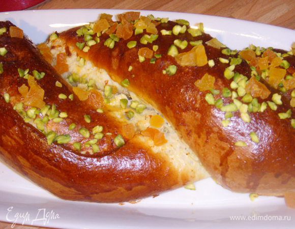 присыпать халу оставшимися фисташками и курагой. Приятного аппетита !!!