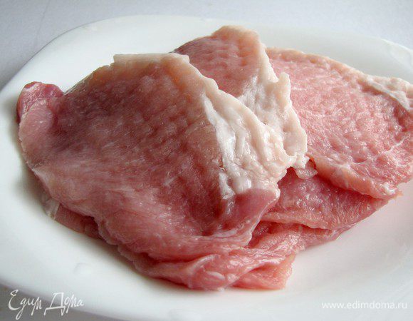 Положить под пленку и слегка отбить.