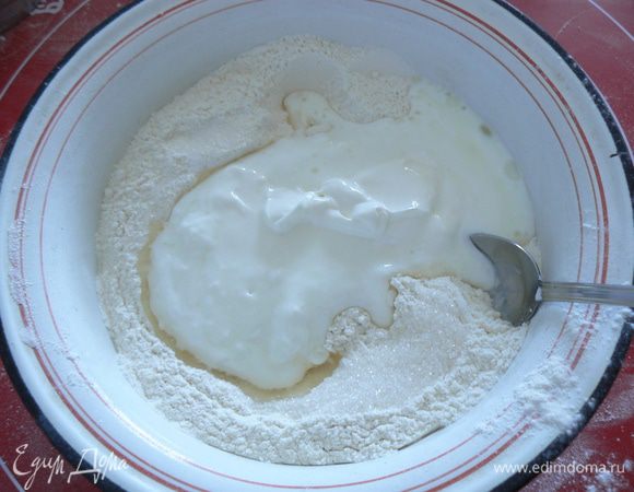 Смешать йогурт с маслом, 