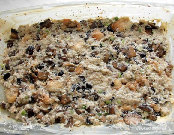 Выложить в нее грибную массу и выпекать 40 минут. Приятного аппетита!