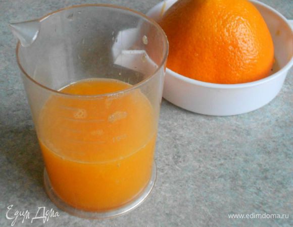 Выжать сок из одного апельсина.
