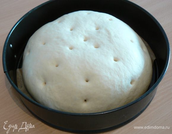 Перед посадкой в духовку сделайте несколько наколов при помощи зубочистки насквозь.Хлеб немного сдуется.