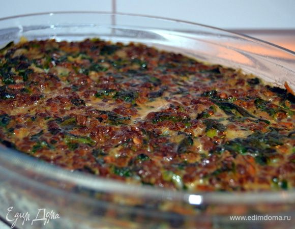 Готовую запеканку сбрызнуть горячим оливковым маслом и сразу подавать.