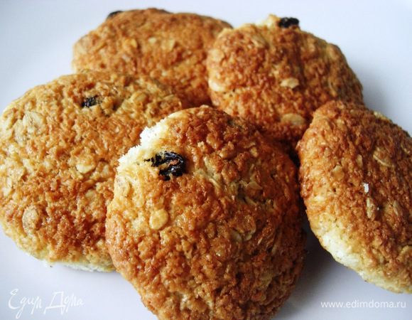 Печенье очень хорошенькое на вкус и без каких-либо шоколадных  или других  любых  добавок… Сверху хрустящее, внутри мягкое:)