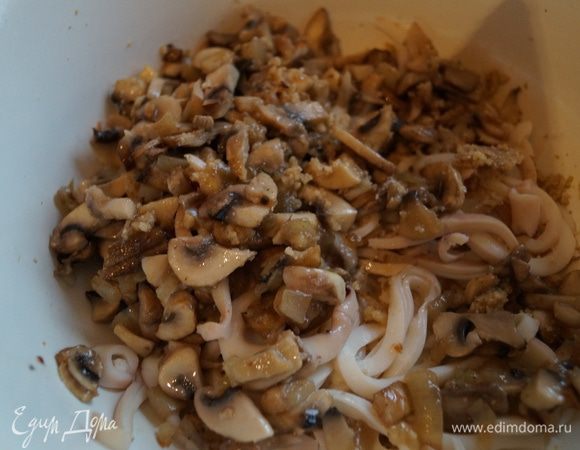 Добавить к кальмарам грибы с орехами