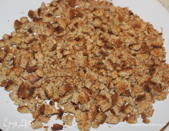 Печенье поломать на мелкие кусочки.