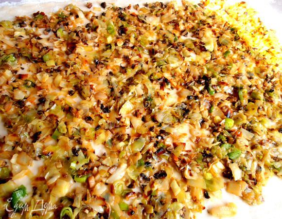 Разравниваем аккуратно лопаткой начинку...