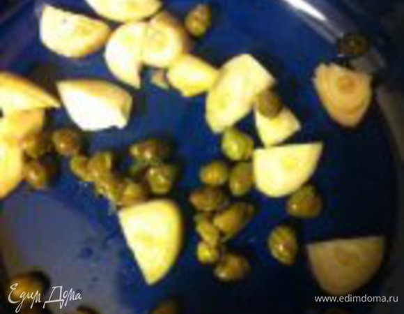 Дополнительно можно к салату добавить лук и каперсы (муж любит именно такой вариант)