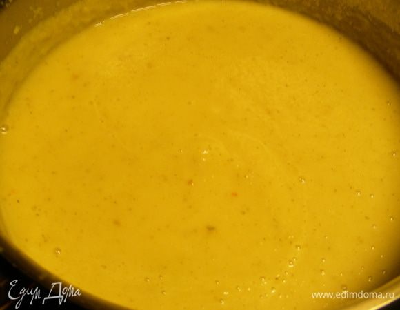 Блендером превращаем суп в пюре. Солим, перчим по вкусу. Добавляем шнитт-лук, если используете.
