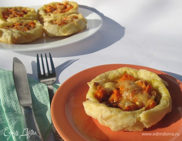 А еще я готовила вот такие пирожки с начинкой из тыквы, брынзы и сыра.