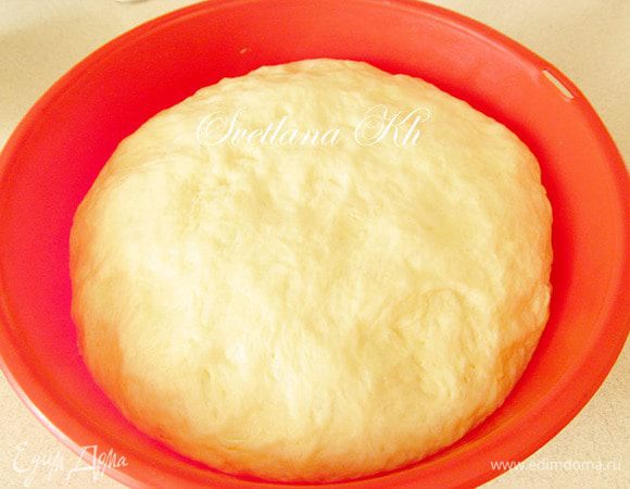 Кода тесто подошло почти в 3 раза обмять его и снова дать подняться.