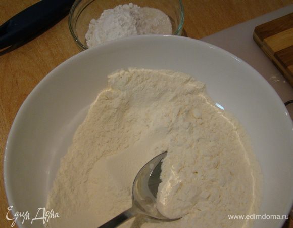 Отдельно смешиваем сухие компоненты