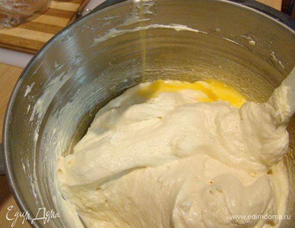 Растопить масло, влить, перемешать