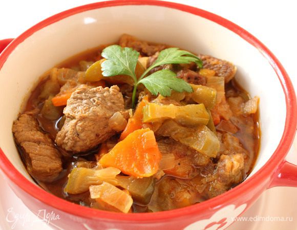 Можете добавить в азу по желанию картофель.Я готовлю гарнир отдельно.И так же отдельно подаю смесь из зелени и толченого чеснока.