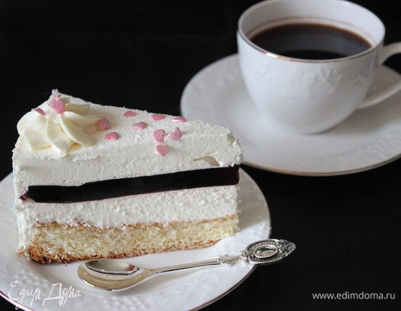 Утром холодный торт обрызгала  спрей-велюром!