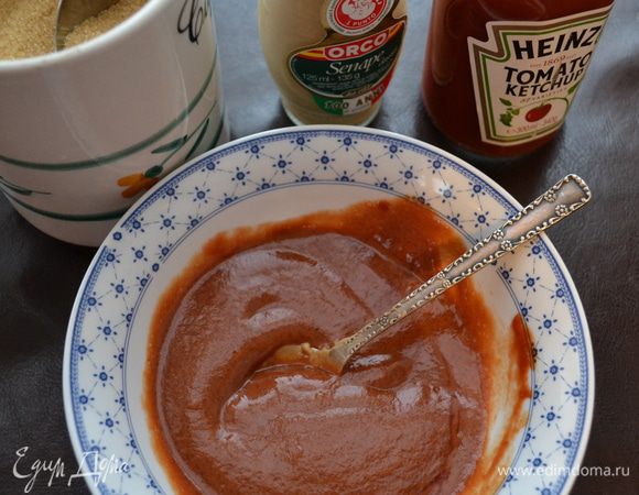 Приготовить соус, смешав вместе все ингредиенты для соуса. 