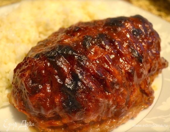 По истечении 40 минут, достать "булку" и снова смазать ее слоем соуса..., но не всем..., немного надо оставить. После снова вернуть в духовку еще на 20 минут...
Наша мясная "булка" готова!