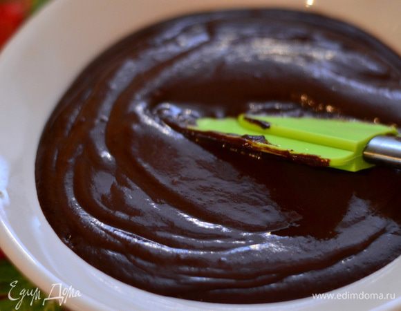 Крем для шоколадного мороженого готов.