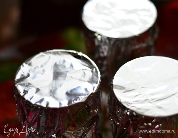 Накрыть фальгой и отправить в холодильник до полного остывания.