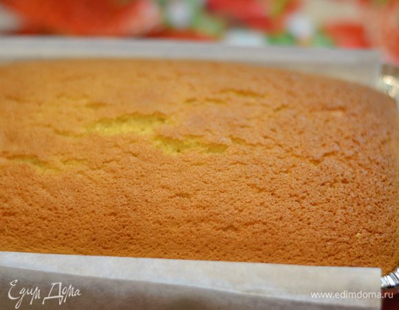 Готовый бисквит вынуть из духовки