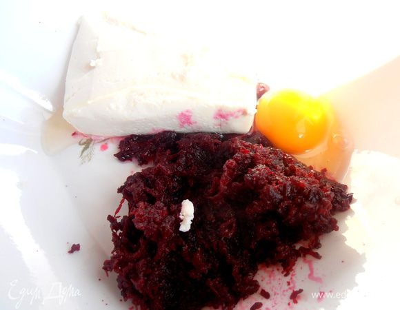 Вбить крупное яйцо или два мелких...