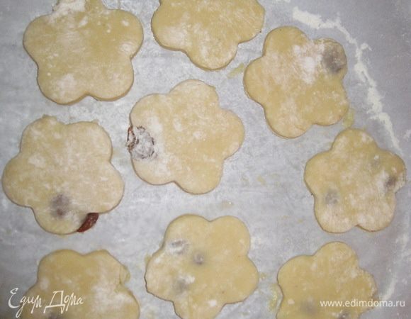 Вырезать любую форму.