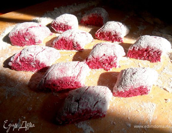 Всего у меня вышло три колбаски и варились они в три захода...