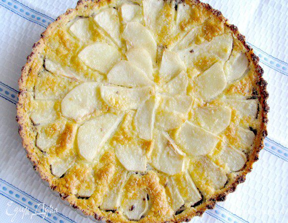 Пирог достать, дать остыть 5-10 минут, затем вынуть из формы. Приятного аппетита!