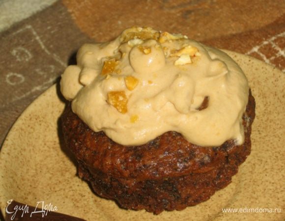 Кофейный крем:

Взбить сливки с сахарной пудрой и 1 закрепителем до уплотнения массы и отсутствия жидкости.
Растворить кофе в кипятке, остудить.
Добавить кофе в сливки и снова взбить.
Добавить ещё один пакетик закрепителя и опять взбить.
