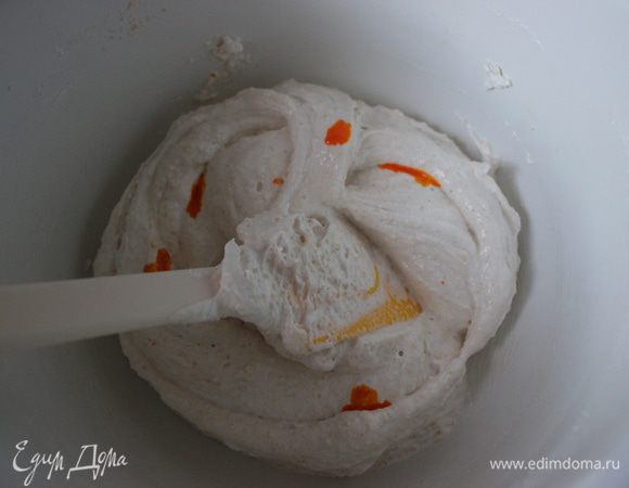 Добавить несколько капель красителя (по желанию).