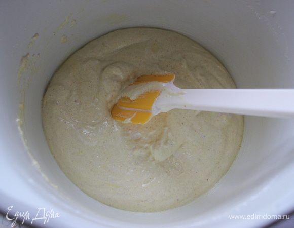 Переложить тесто в конд.мешок с насадкой трубочка и выдавить *лепешечки* на пекарскую бумагу.