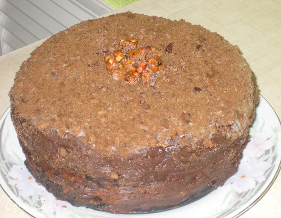 Сборка:

Шоколадный бисквит, разрезать на 2 части. Крем "Патисьер" разделить на 2 части и смазать 1/2 крема, 1 часть бисквита. Положить сверху песочные коржи перемазанные ириской. Сверху на них 2 часть крема и 2 часть бисквита. Сверху нанести шоколадную глазурь и украсить по желанию.