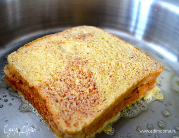 ... и обжарить на сковороде с обеих сторон. (со сливочным маслом)